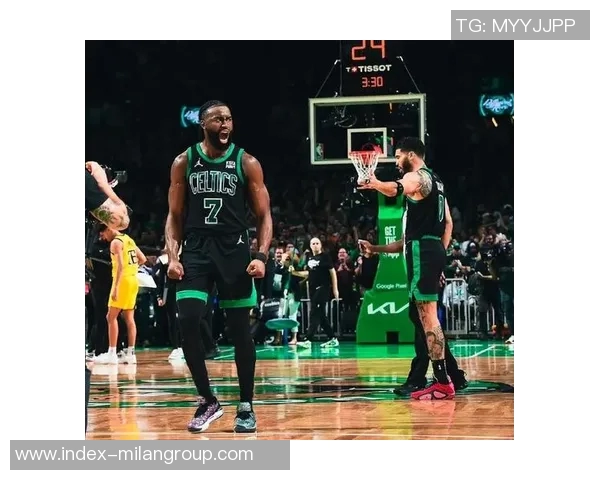 杰伦布朗第三节火力全开8投4中并罚球全中狂砍17分助力球队反击