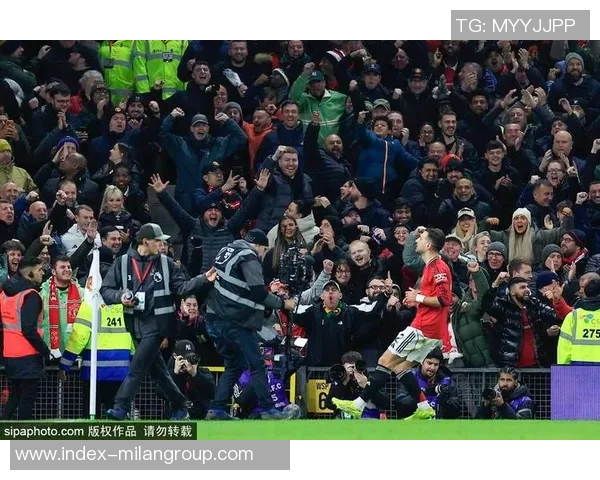 曼联全队提前抵达埃兰路球场备战客战利兹联赛事