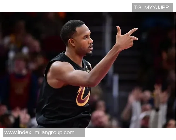 莫布里替补出战半场表现亮眼贡献10分3板引发学文班与锡安替补定律探讨