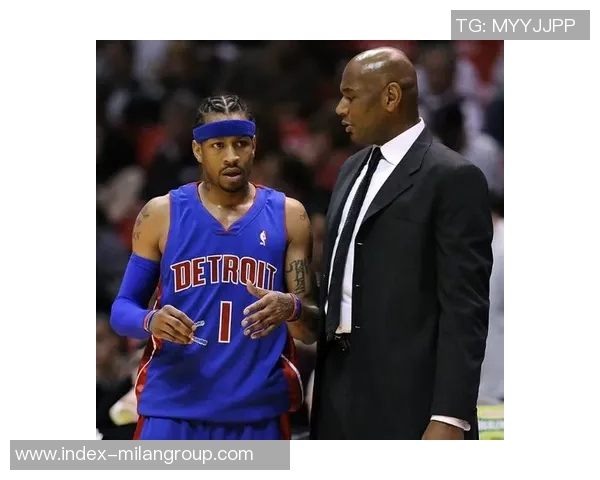 艾弗森分享与男球迷的亲密互动称彼此情谊如同兄弟般深厚 艾弗森分享与男球迷的亲密互动称彼此情谊如同兄弟般深厚